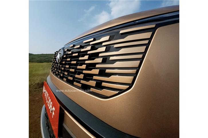 Tata Safari facelift grille
